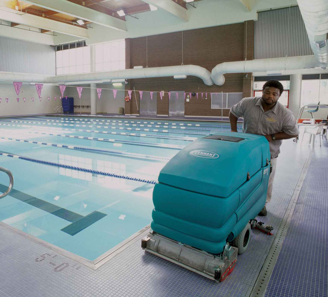 5700 Industrial Strength Floor Scrubber alt 5